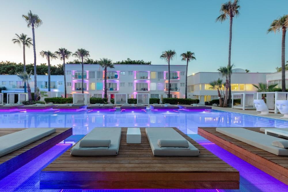 So White Beach Resort