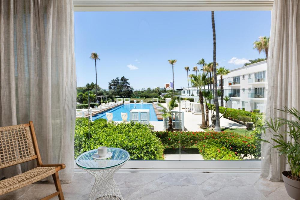 D1PV - Deluxe One Bedroom with Pool View