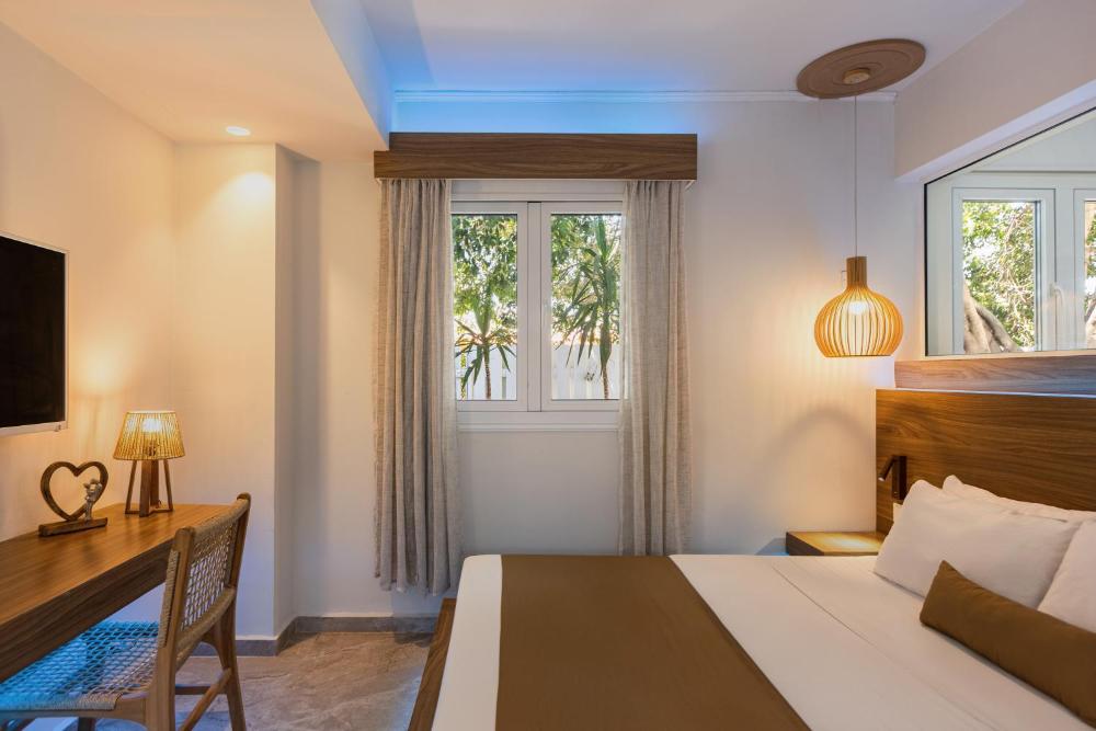 S1JP - SPA One Bedroom Suite Jacuzzi with Pool View 